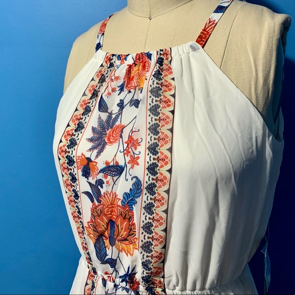 Sleeveless dress. Halter neckline. - Picture 3 of 7